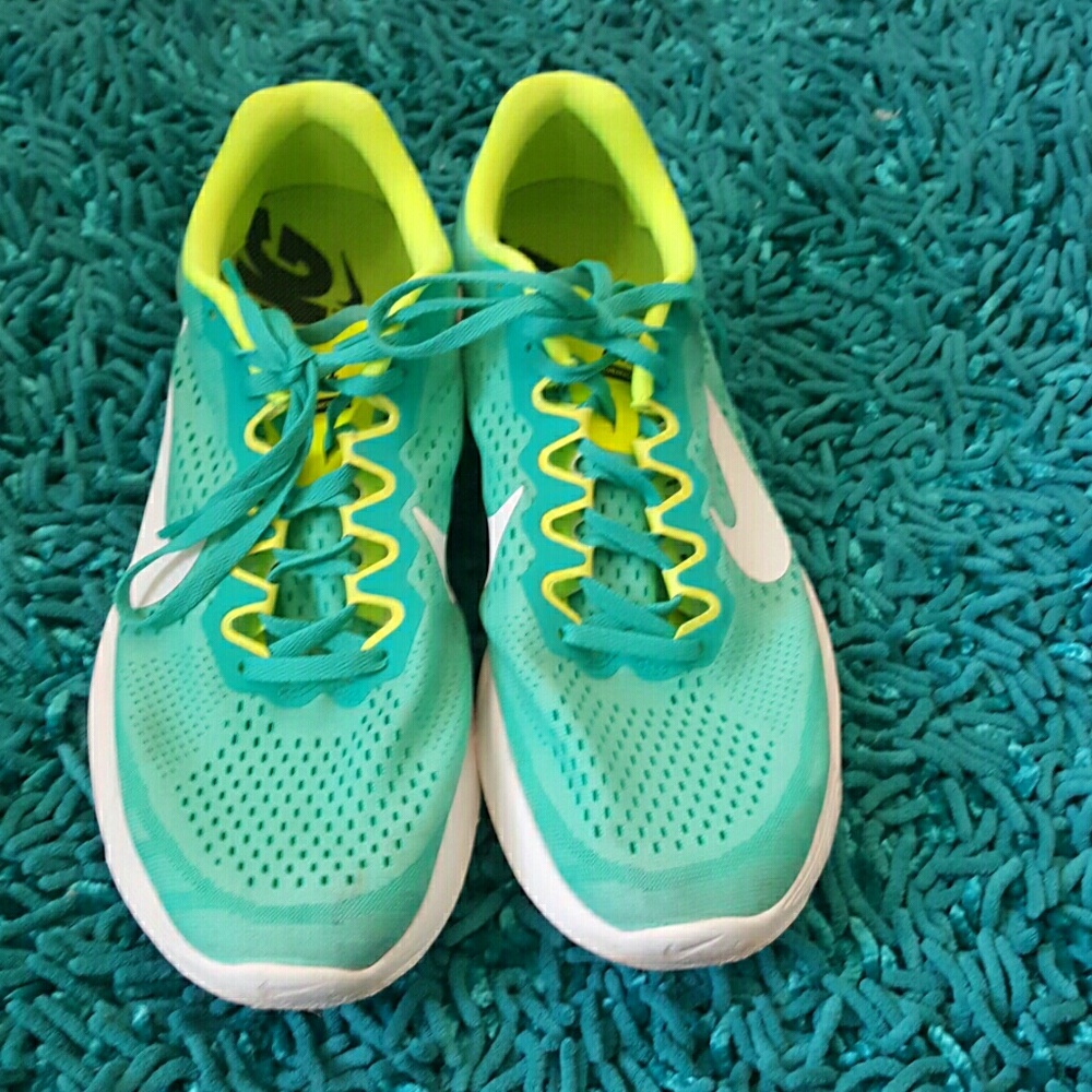 Men's Racing Nike tennis shoes